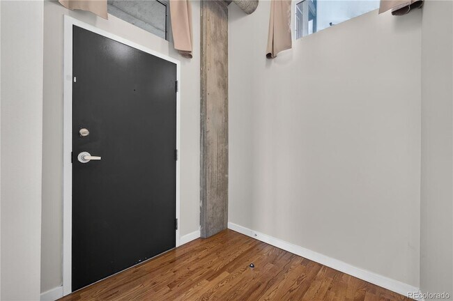Building Photo - 3201 Shoshone St