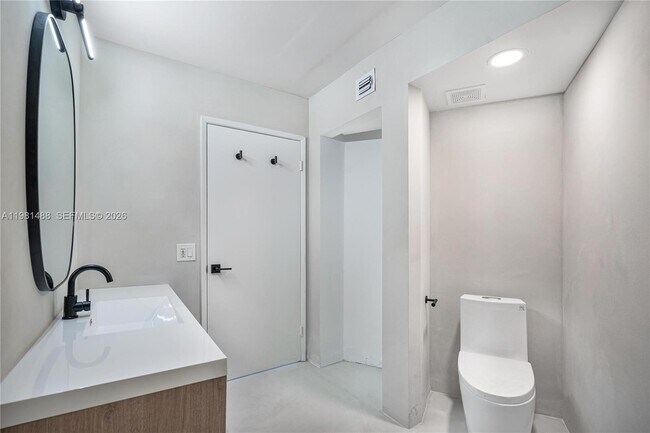 Building Photo - 19101 NE 36th Pl