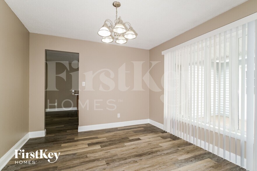 Building Photo - 11 S Lang Dr