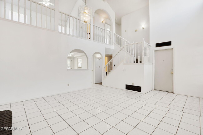 Building Photo - 4620 Loma De Cobre Dr