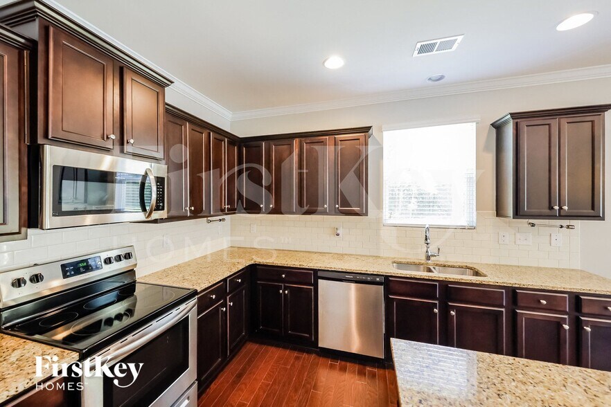 Building Photo - 7009 Elm Crest Cir