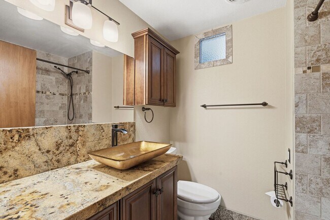 Building Photo - 6520 N Sutherlin St