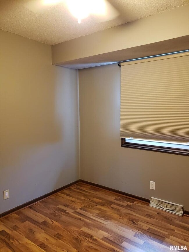 Building Photo - 4811 Candlelight Dr