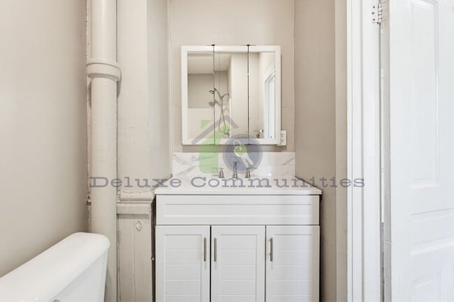 Building Photo - 934 Hovey St SW