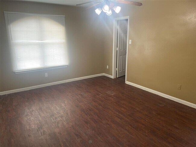Building Photo - 6403 Waldron Dr