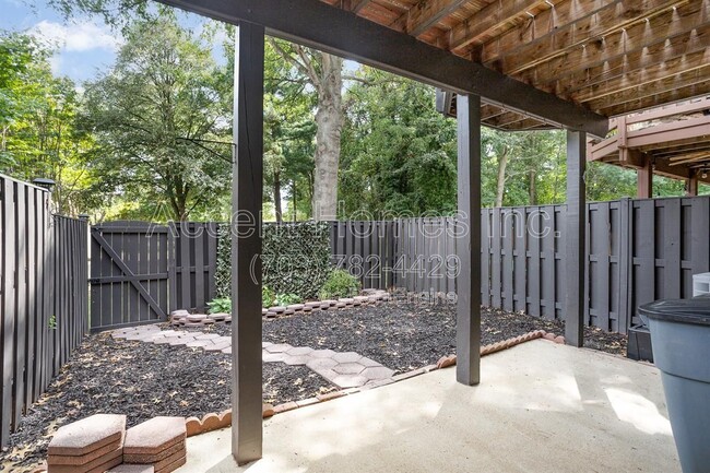 Building Photo - 6107 Summer Park Ln