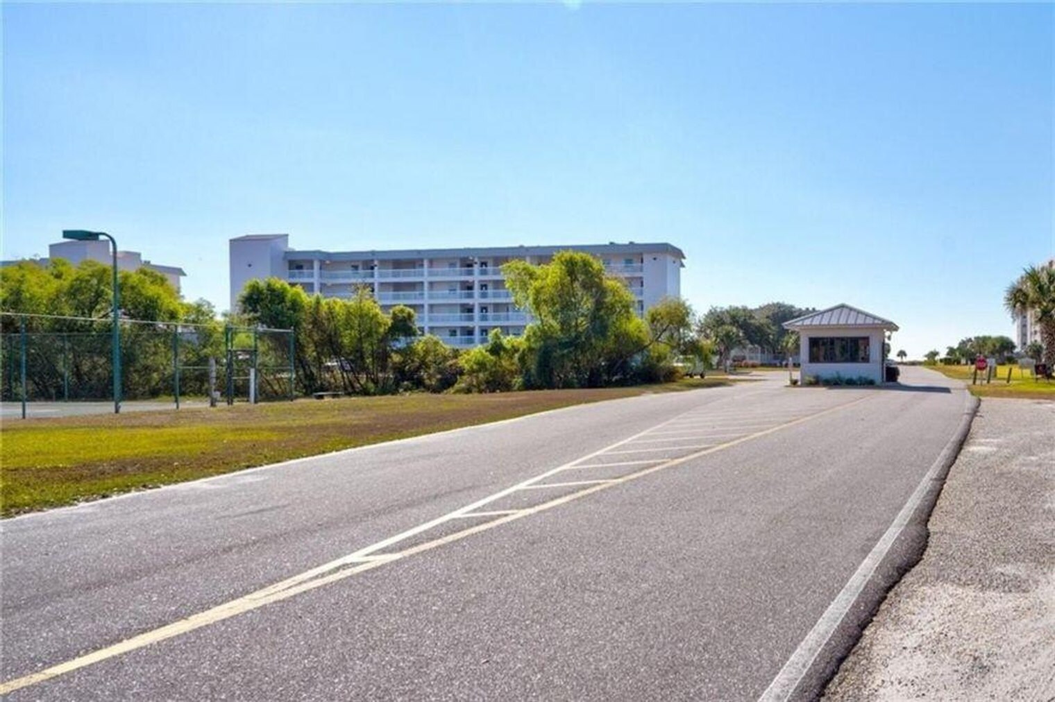 Building Photo - 400 Plantation Rd