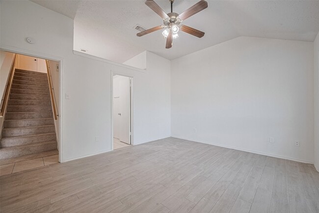 Building Photo - 2107 Creekshire Dr