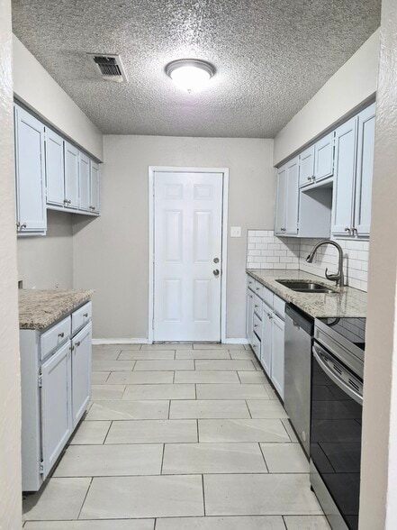 Building Photo - 214 Pine Meadow Dr