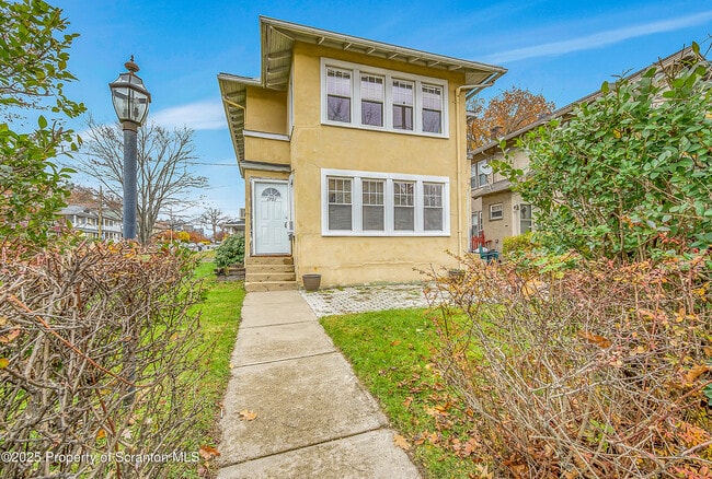 Building Photo - 1703 Green Ridge St