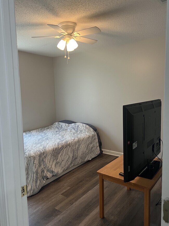 Building Photo - 822 Waterfield Dr