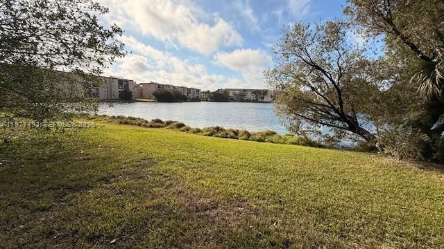 Building Photo - 8895 Fontainebleau Blvd