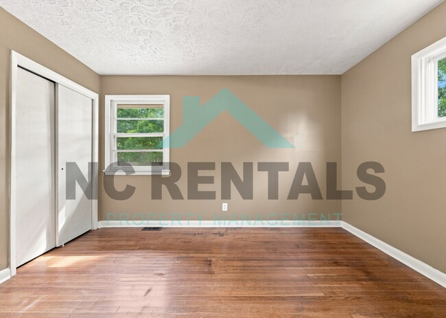 Building Photo - 1800 Woodmere Dr