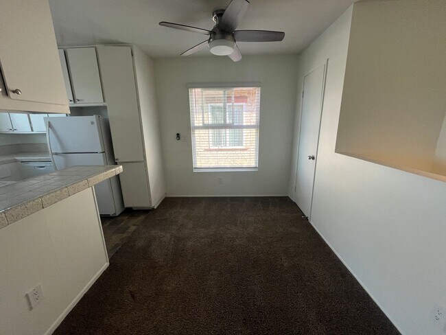Building Photo - 811SV