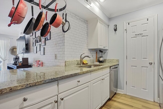 Building Photo - Beautiful First Floor Condo in Palmetto Co...