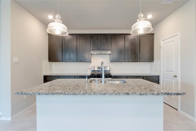 Building Photo - 12355 Summerbrook Dr