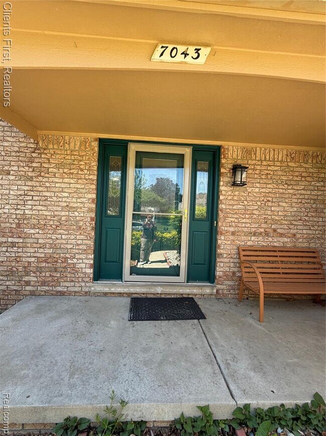 Building Photo - 7043 Foxridge Dr