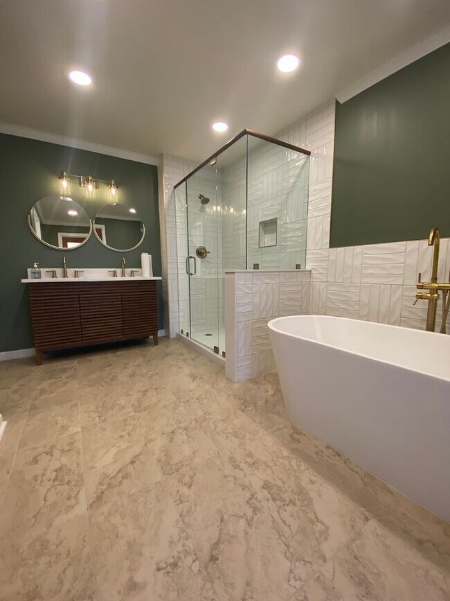 Building Photo - PRE-LEASE JULY 15th! - Adorable 4 bedroom 2.5 bath house in Athens, Ga.