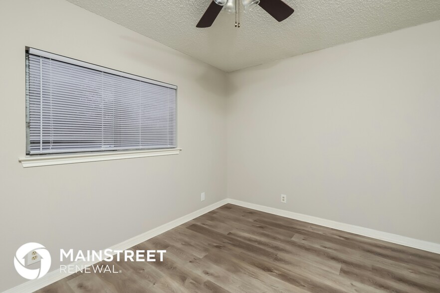 Building Photo - 3701 Candlebluff Dr