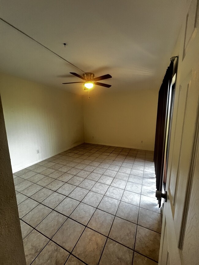 Building Photo - 1702 Park Meadows Dr