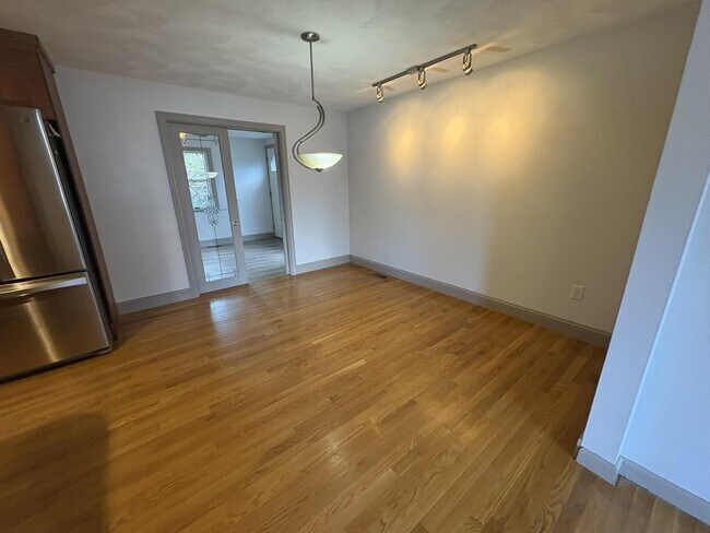 Building Photo - 41 Raechel Rd