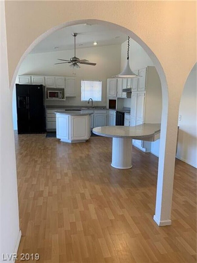 Building Photo - Spacious Single-Story Home with Large Lot & No HOA