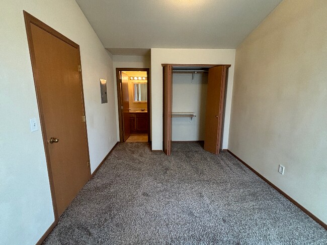 Building Photo - 6005 Chapel Hill Blvd