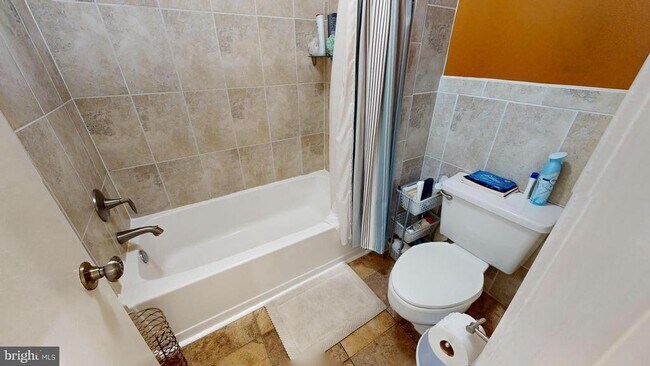 Building Photo - 3101 Patrick Henry Dr