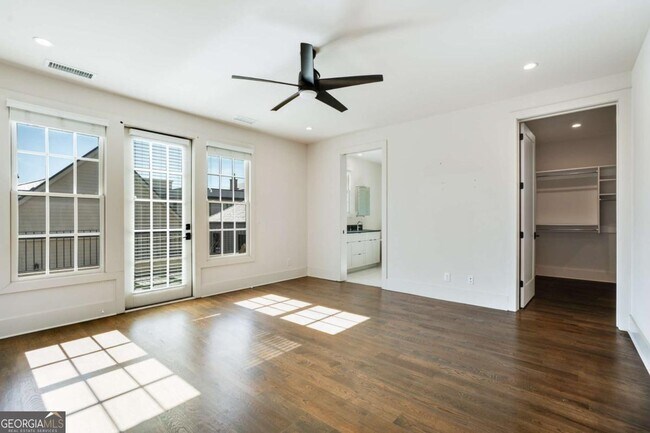 Building Photo - 160 4th St