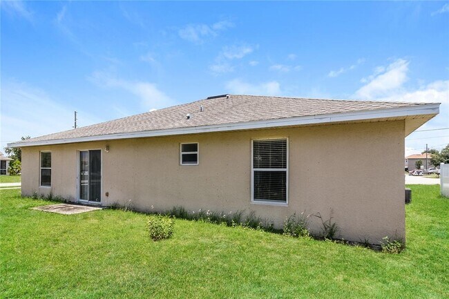 Building Photo - 1820 Bering Rd