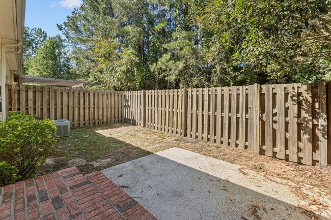 Building Photo - Townhome in Evans