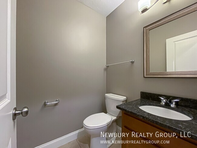 Building Photo - 147 Banksville Pl