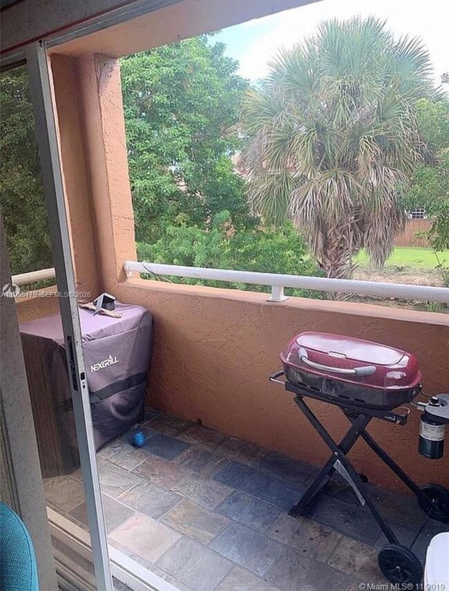 Building Photo - 6205 SW 131st Ct