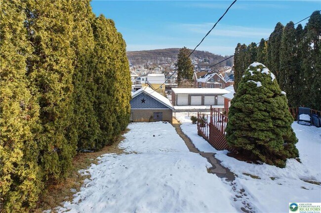 Building Photo - 1050 Delaware Ave