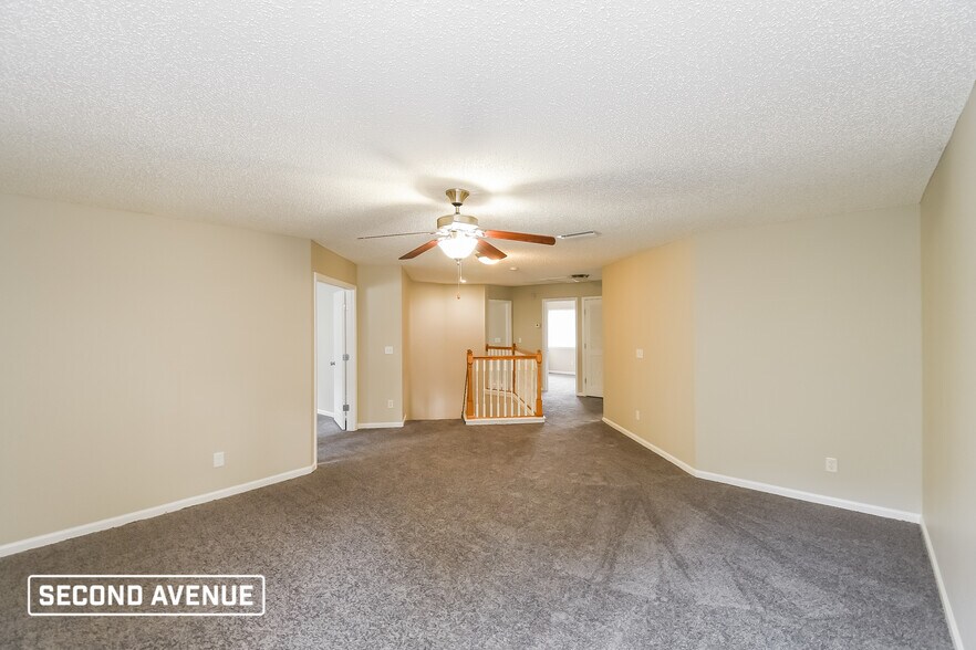 Building Photo - 9041 Redtail Dr