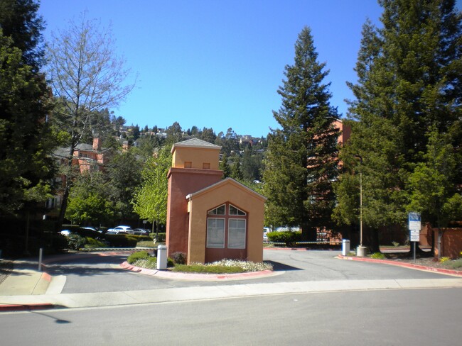 Primary Photo - 320 Caldecott Ln