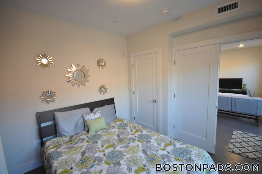 Building Photo - 659 Massachusetts Ave