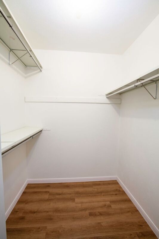 Building Photo - 921 Mossvine Dr
