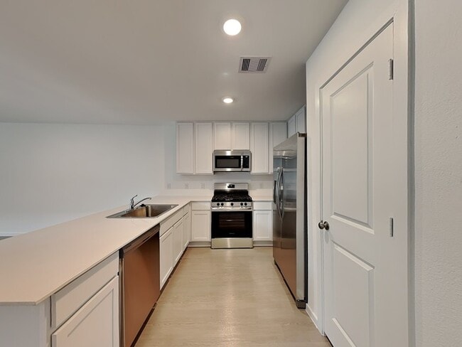 Building Photo - 21083 Santopadre St