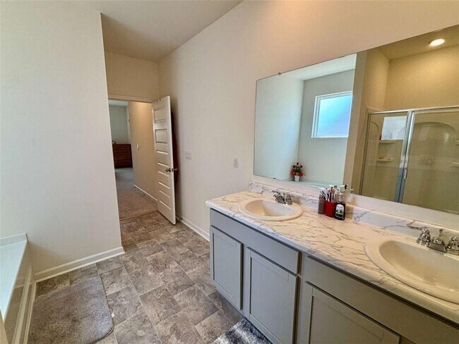 Building Photo - 95 Condor Ct