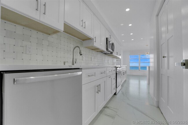 Building Photo - 3900 Galt Ocean Dr