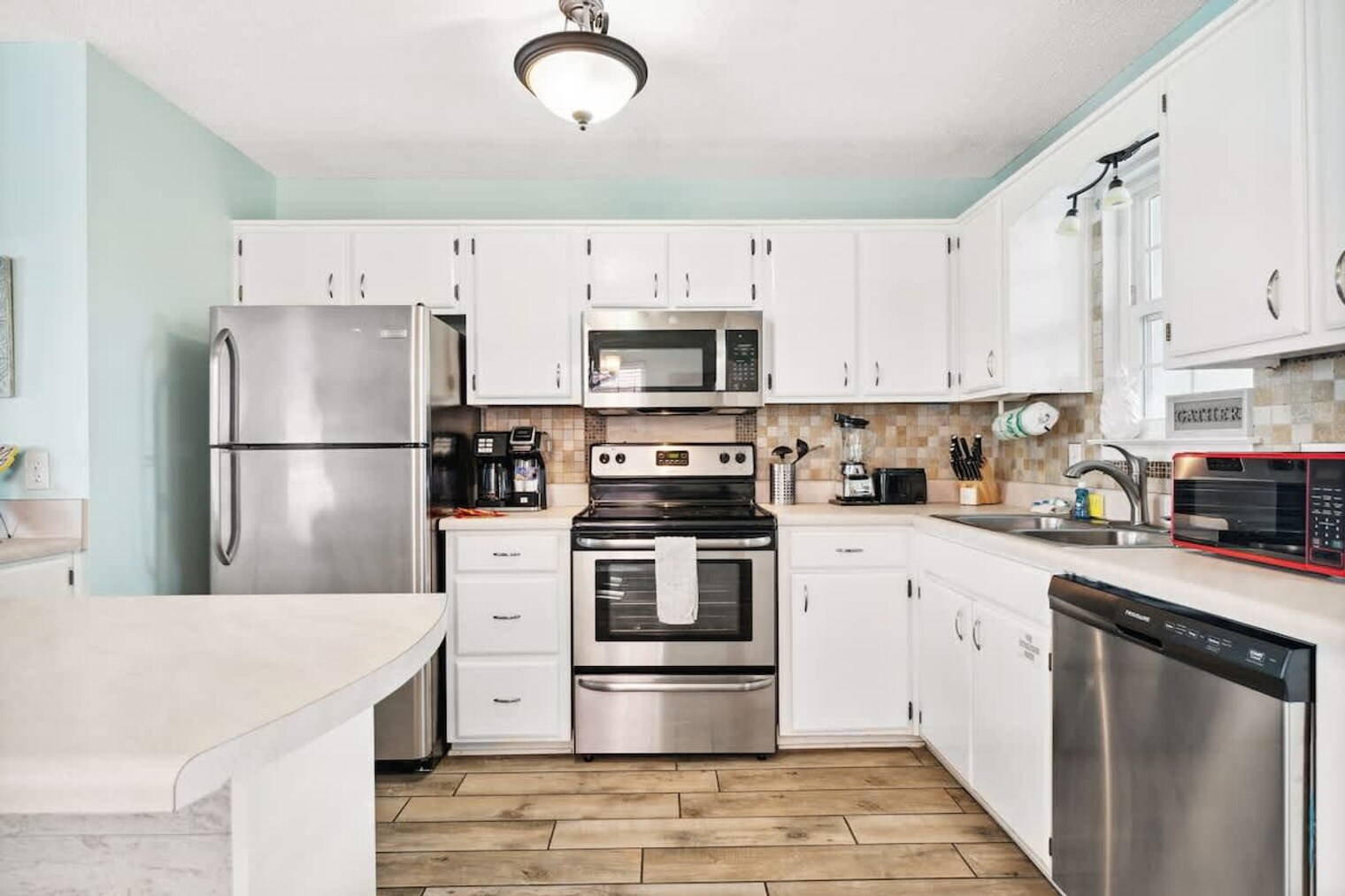 Building Photo - 17212 Front Beach Rd