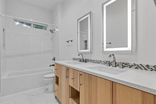 Building Photo - 2712 Oak Springs Dr