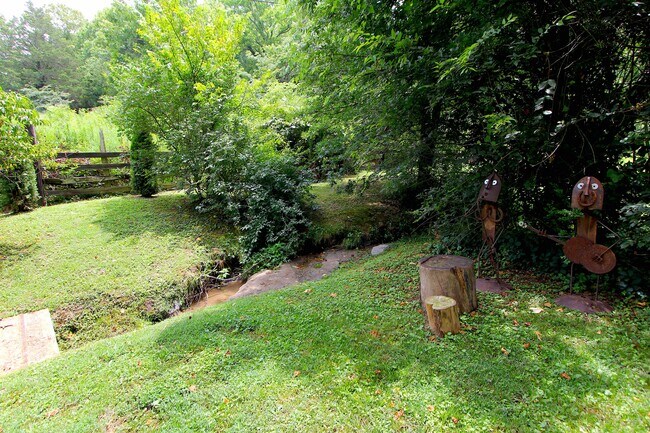 Building Photo - 5711 Chadwick Ln