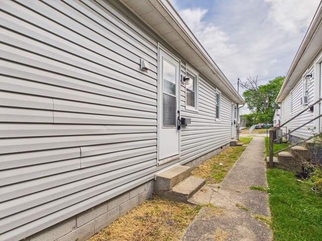 Building Photo - 838 S Jones St