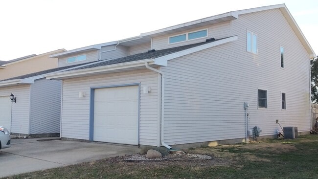 Building Photo - 296 Wintergreen Dr