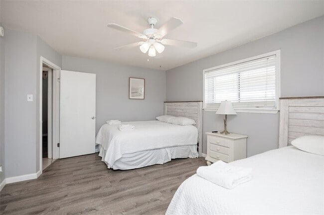Building Photo - 14921 Windward Dr