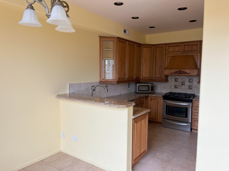 Building Photo - 3636 Ruette de Ville