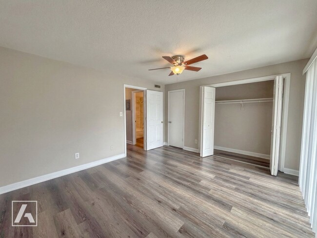 Building Photo - 3323 N Westmoreland Dr