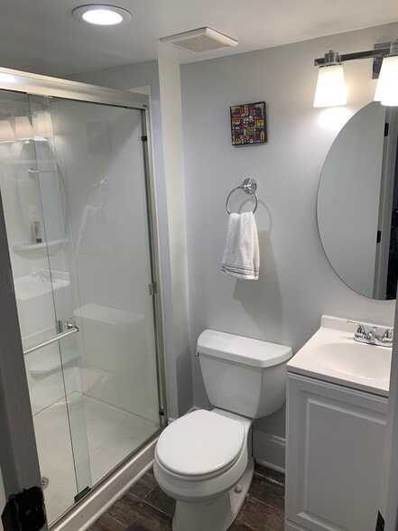 basement full bath - 1116 Staples St NE